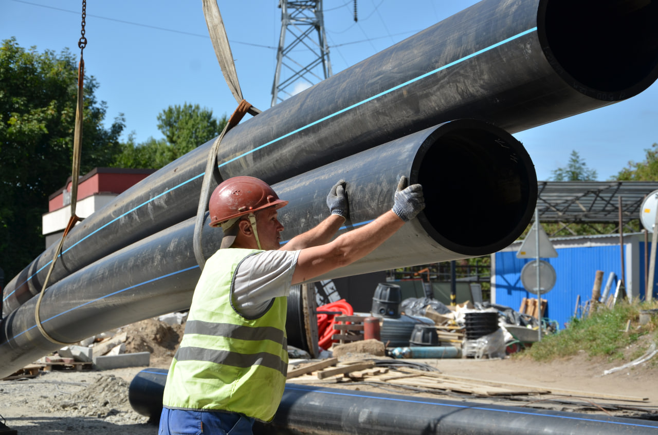 Восстанавление канализационного коллектора вблизи перекрестка улиц Суворова-Железнодорожная