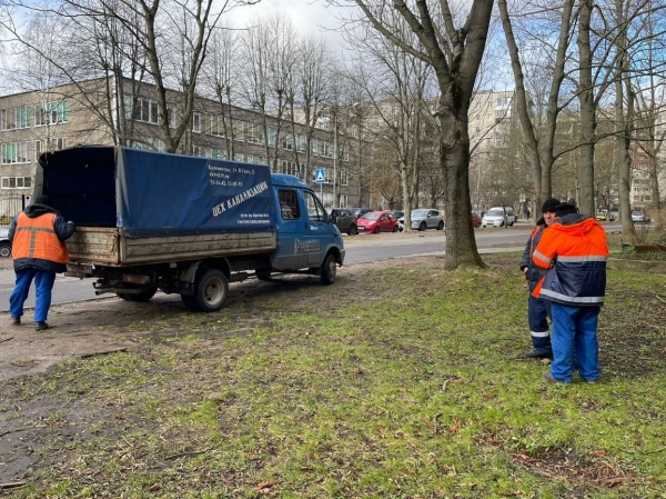 По просьбе жителей «Водоканал» прочистили общедомовую канализацию 