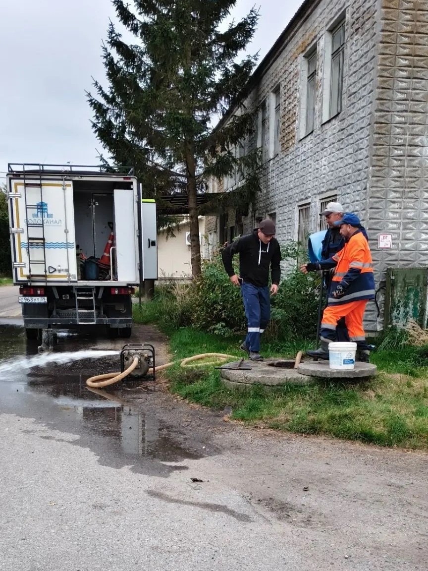 Пока жители области проводили время с семьей и отдыхали в выходные, бригады областного «Водоканала» были на ногах