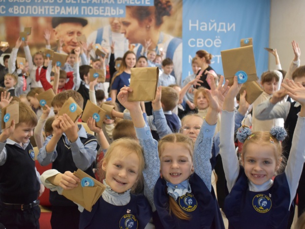 Сотрудники предприятия в рамках научно-экологического проекта "Чистая вода — основа жизни" впервые посетили Романовскую среднюю школу Зеленоградского округа!