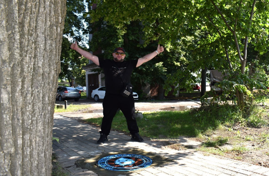 Коллекция арт-объектов из крышек люков пополнилась новой Янтарной Капелькой! 