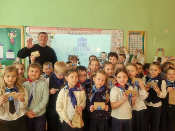 Начальник цеха канализации Андрей Левченко поближе познакомил учеников МАОУ СОШ № 29 с деятельностью областного «Водоканала»