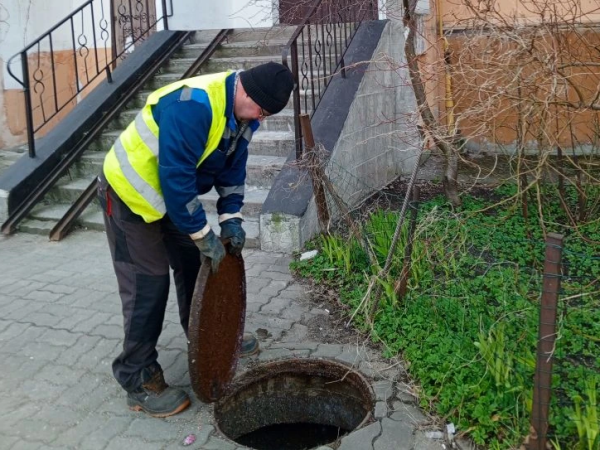 "Водоканал" поймал в канализации лабубу