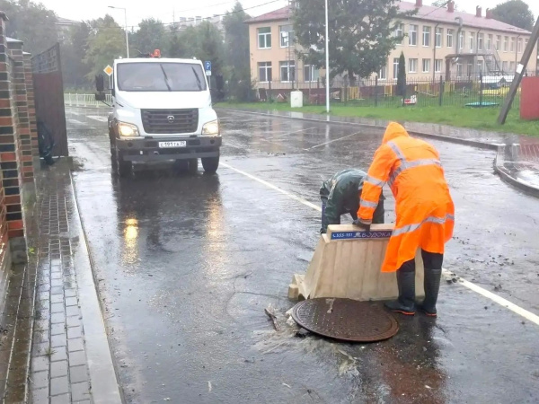 Крепкие слесари областного "Водоканала" отработали почти 50 заявок в сложных погодных условиях в минувшие выходные!