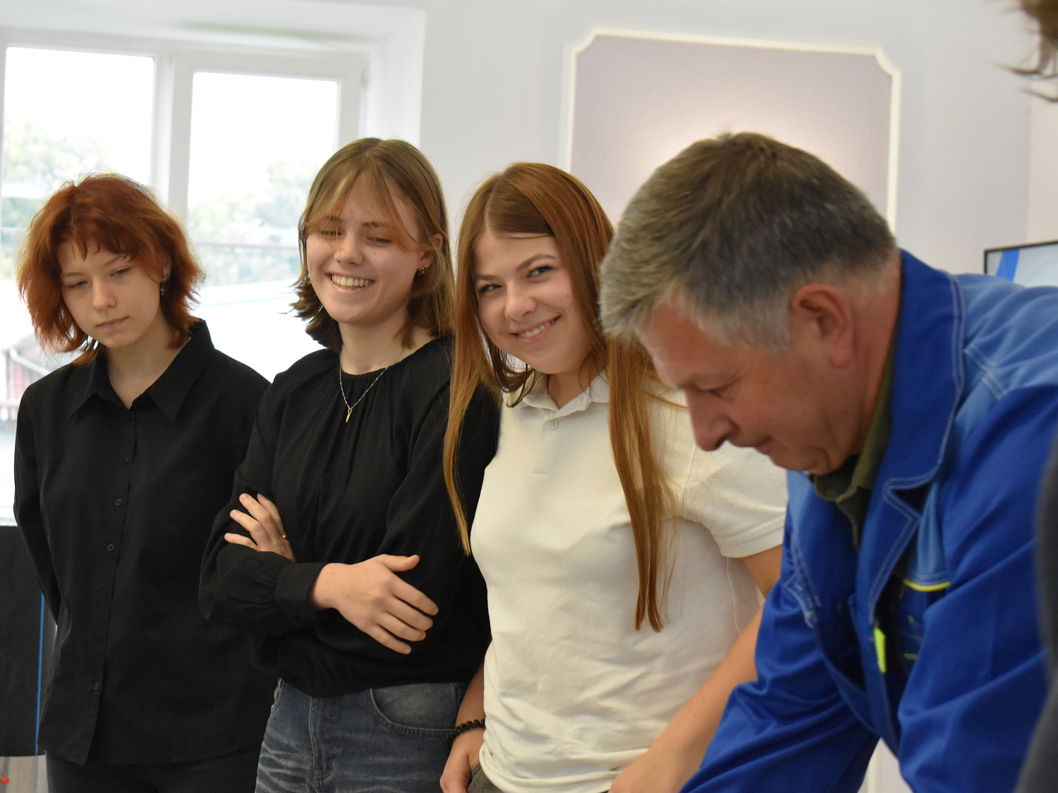 Познакомили с профессиями, которые помогают городу жить