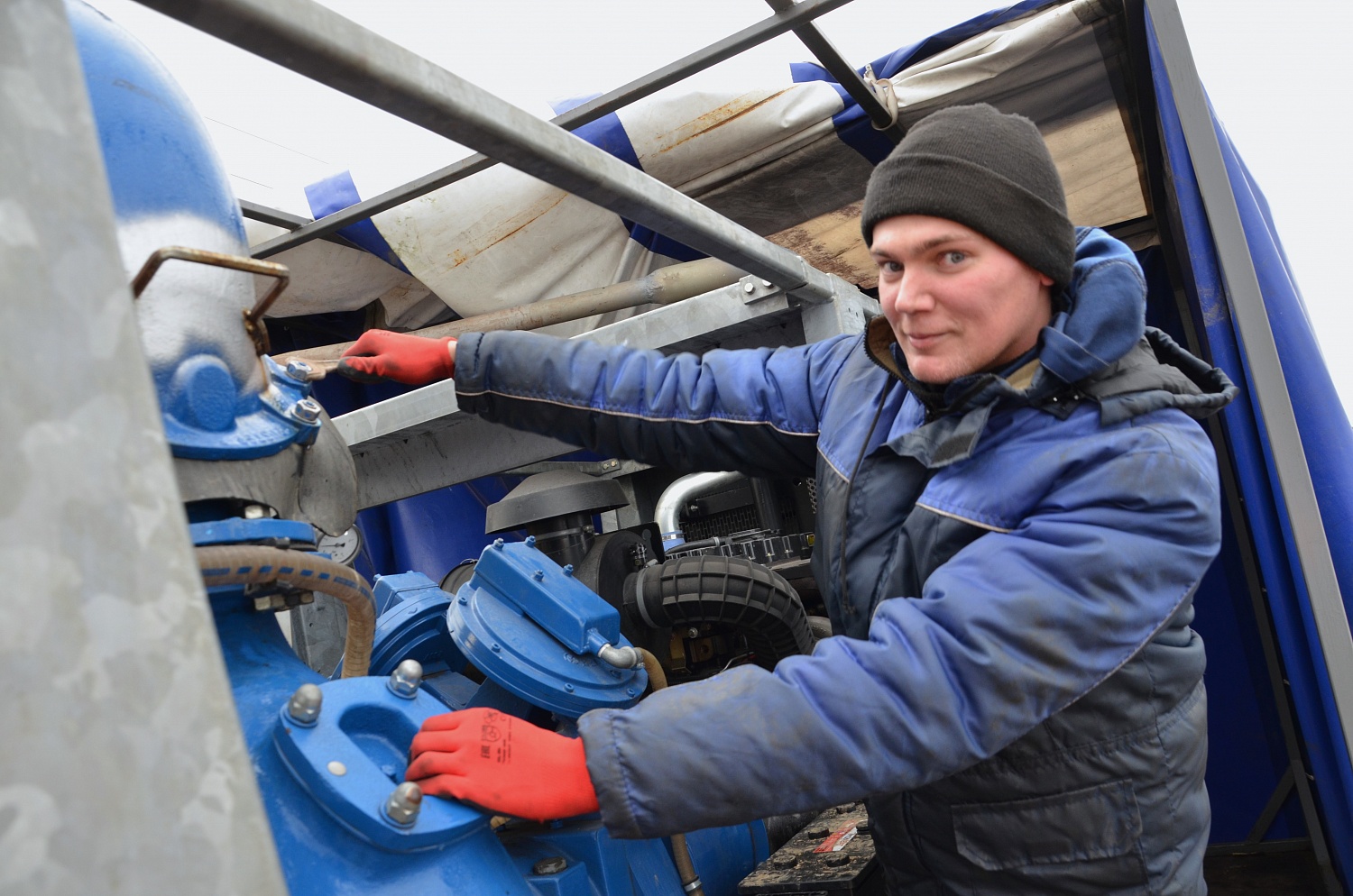 Сотрудники «Водоканала» продолжают работы на реке Тростянка 