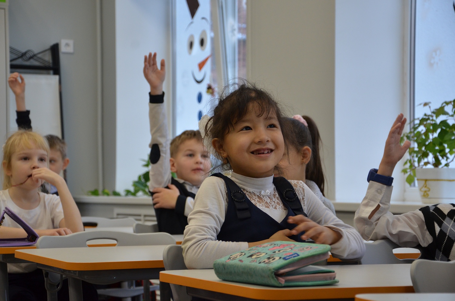 Младшие классы средней общеобразовательной школы №3 посвящены в эко-волонтёры проекта «Чистая вода — основа жизни»