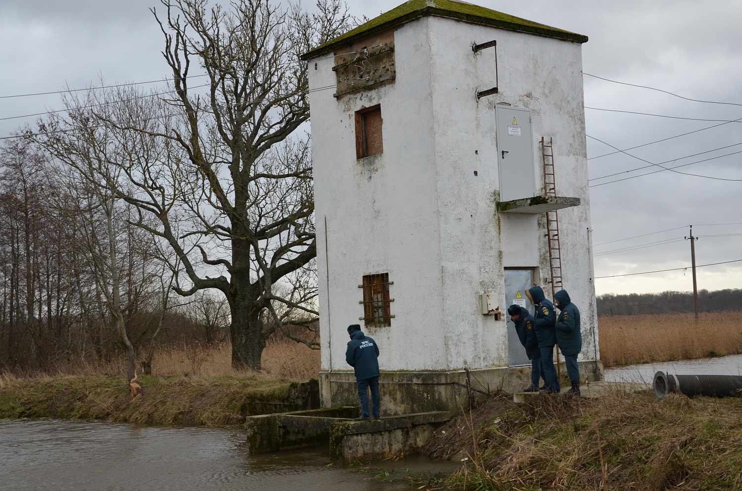 Сотрудники «Водоканала» продолжают работы на реке Тростянка 