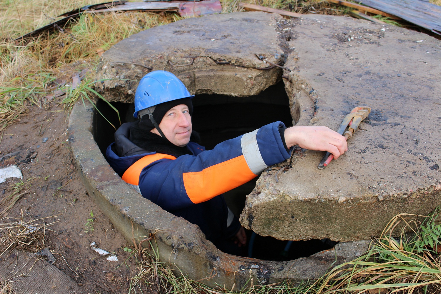 Замена 150 метров трубопровода в поселке Мостовое Черняховского района