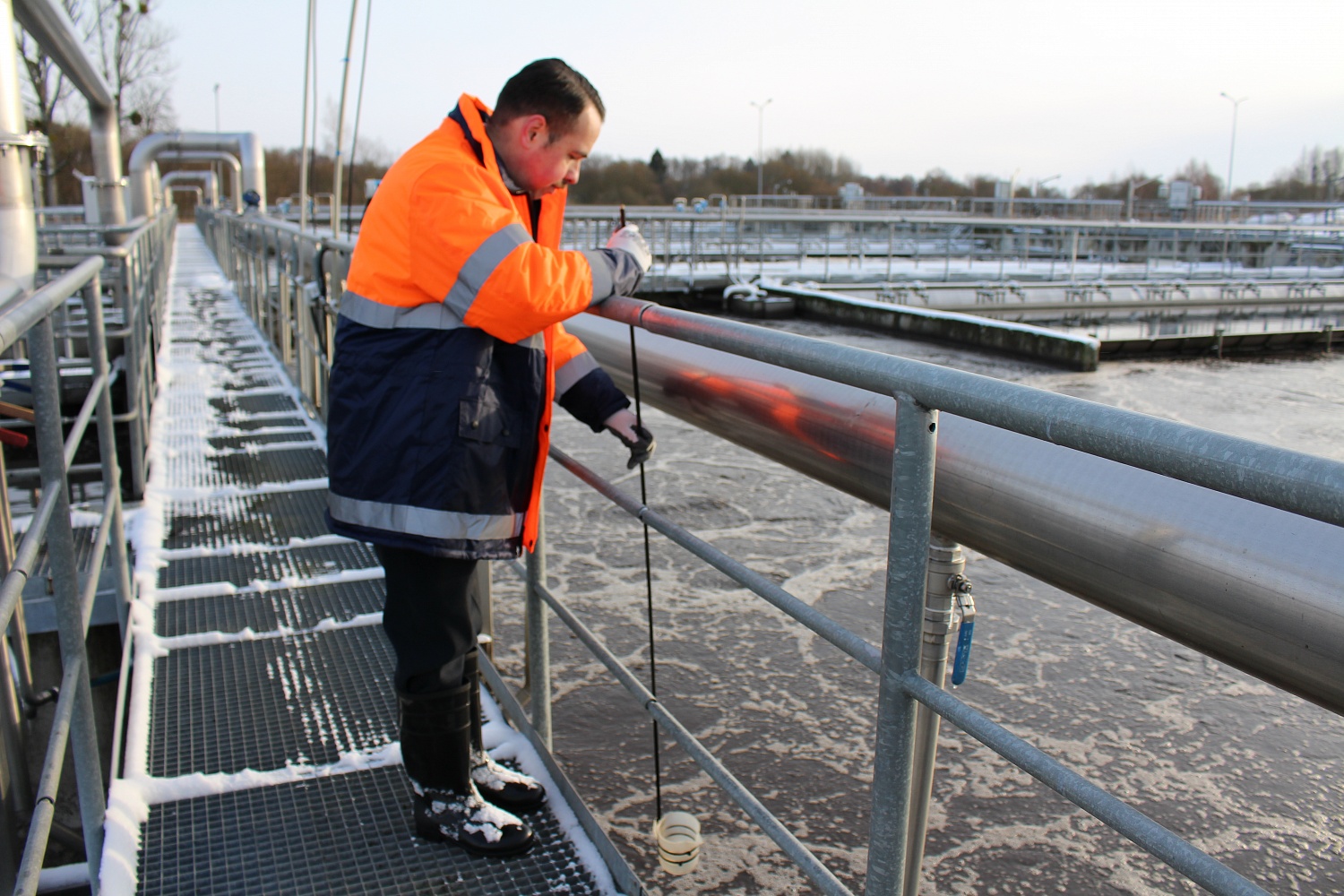 Знакомим наших читателей с замечательным сотрудником лаборатории очистных сооружений